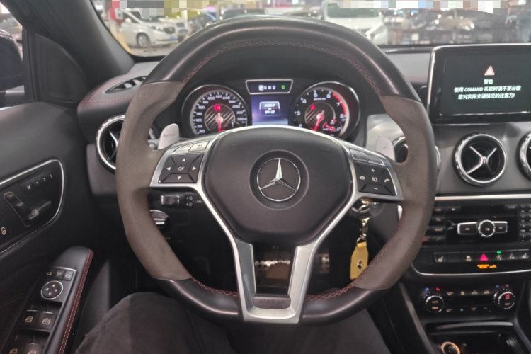 Mercedes-Benz GLA AMG 2016 immagine di auto #15
