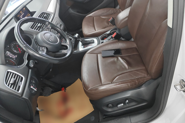 Audi Q3 2017 car image #15