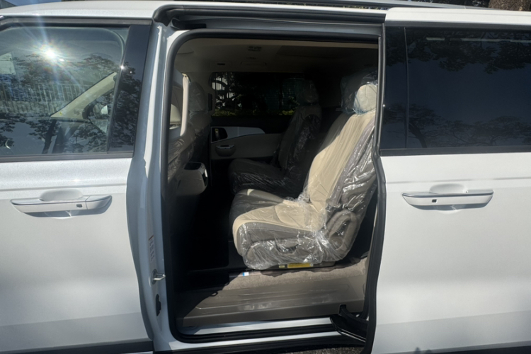 Kia Carnival 2025 immagine di auto #15