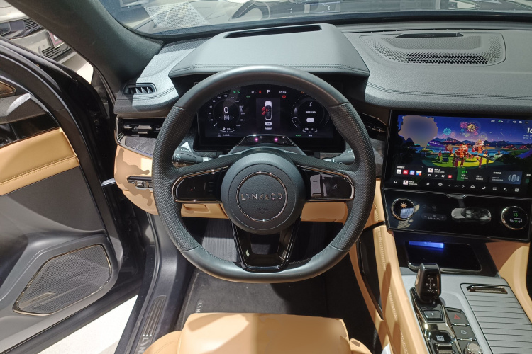 Lynk & Co 09 EM-P 2022 car image #15