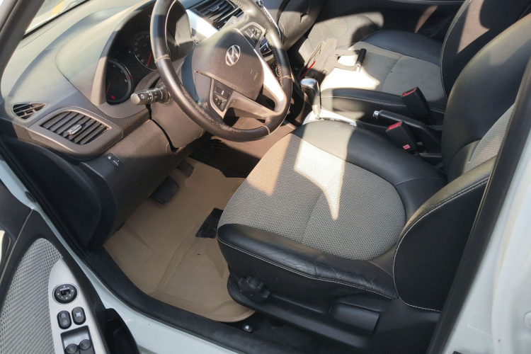 Hyundai Reina Hatchback 2015 imagem de carro #15