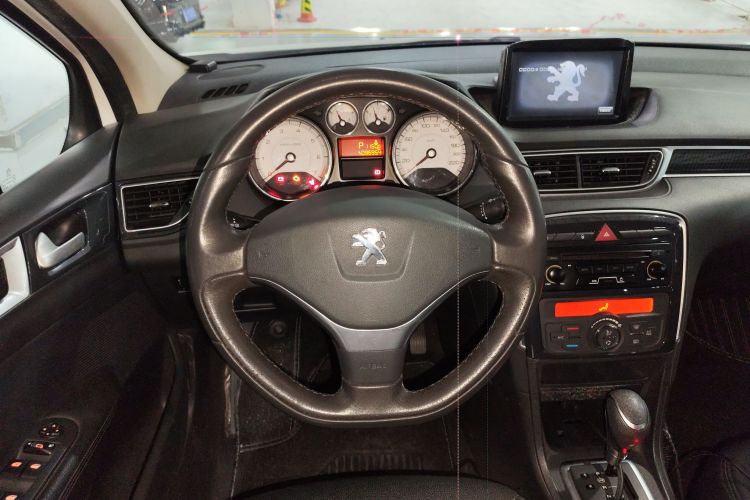 Peugeot 308 2015 car image #15