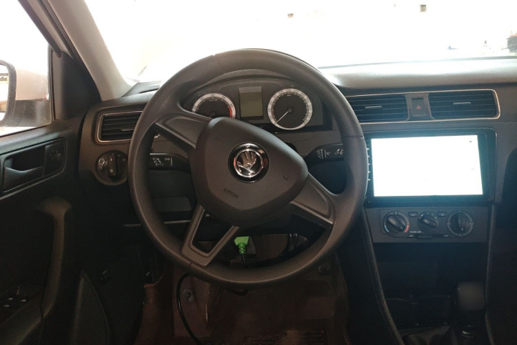 Skoda Rapid 2019 car image #15