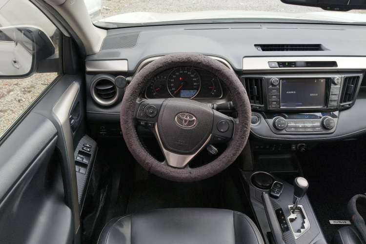 Toyota RAV4 2015 #15 Toyota RAV4 2015 car image #15
