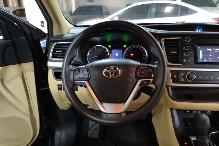 Toyota Highlander 2020 car image #15
