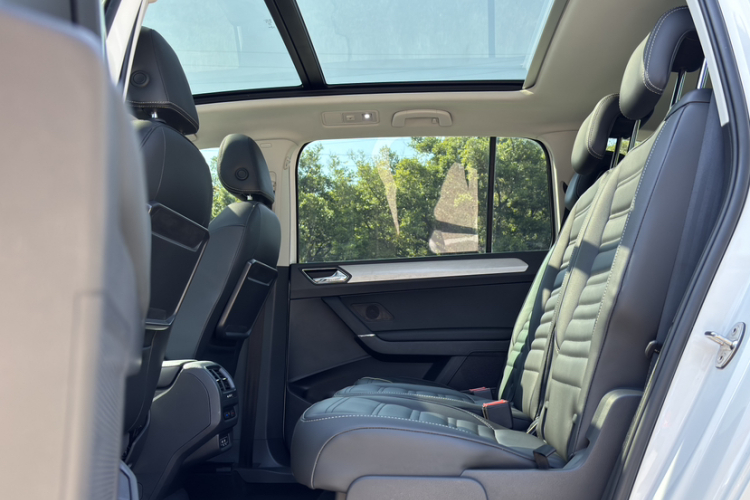 Volkswagen Touran 2019 #15 Volkswagen Touran 2019 car image #15