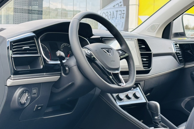 VS5 2025 car image #15