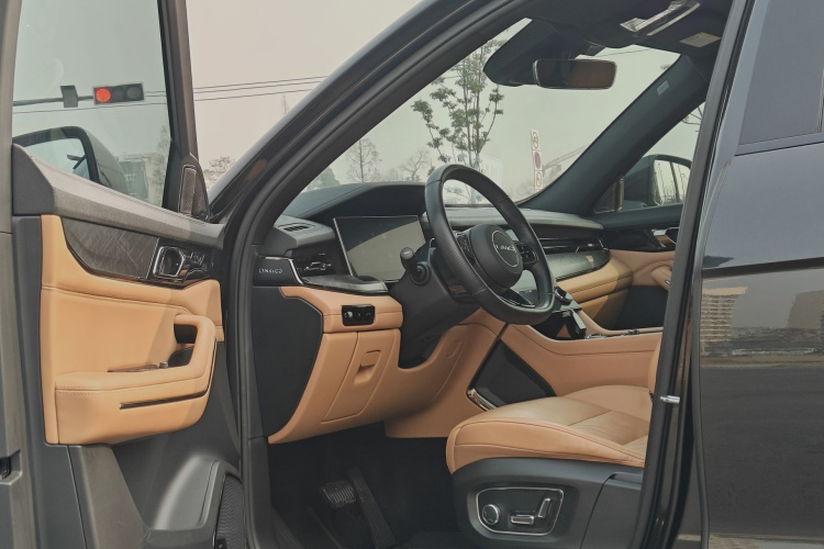 Lynk & Co 09 EM-P 2022 car image #15
