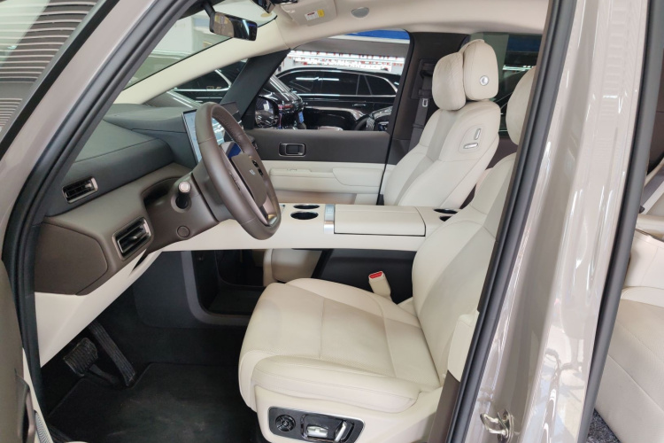 理想汽车 理想MEGA 2025 汽车图片 #15