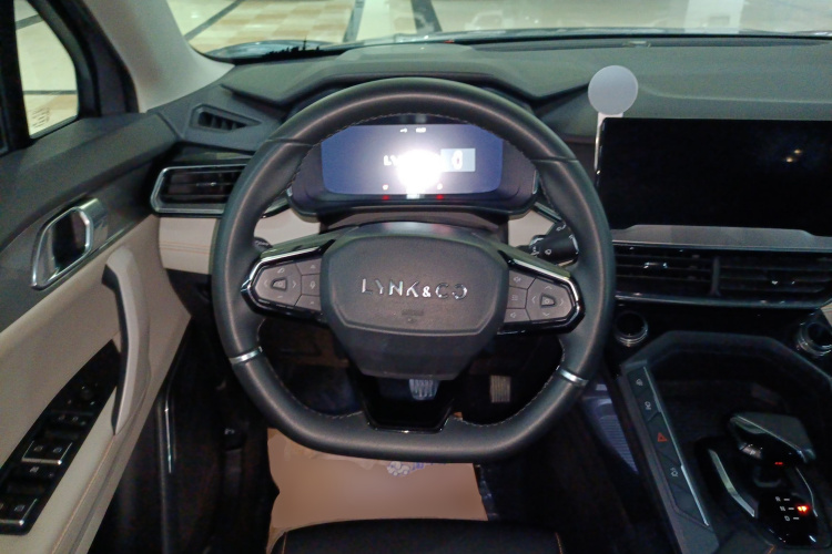 Lynk & Co 06 EM-P 2022 car image #15