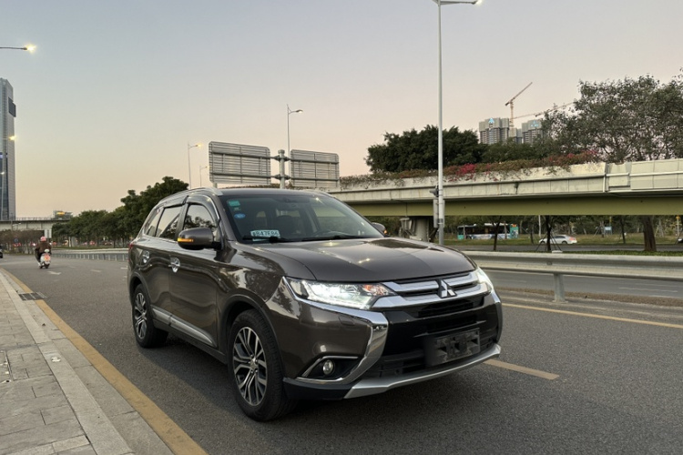 劳斯莱斯 欧蓝德 2017 汽车图片 #15