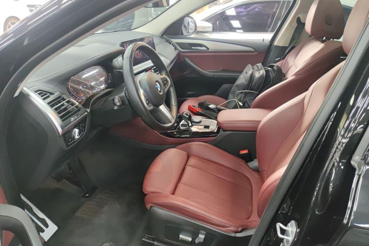 BMW X4 2023 car image #15