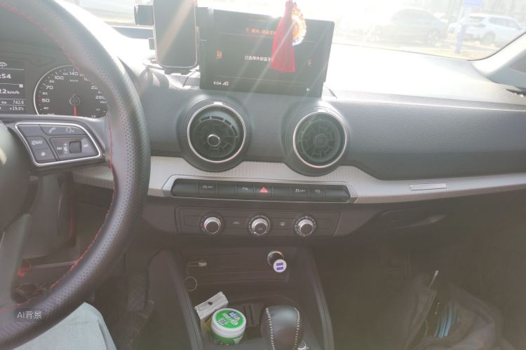 Audi Q2L 2020 car image #15