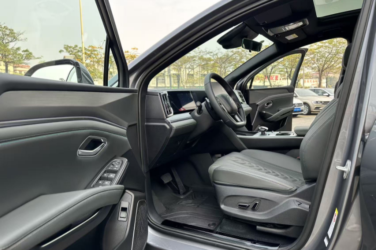 BYD SongL DM-i 2025 car image #15