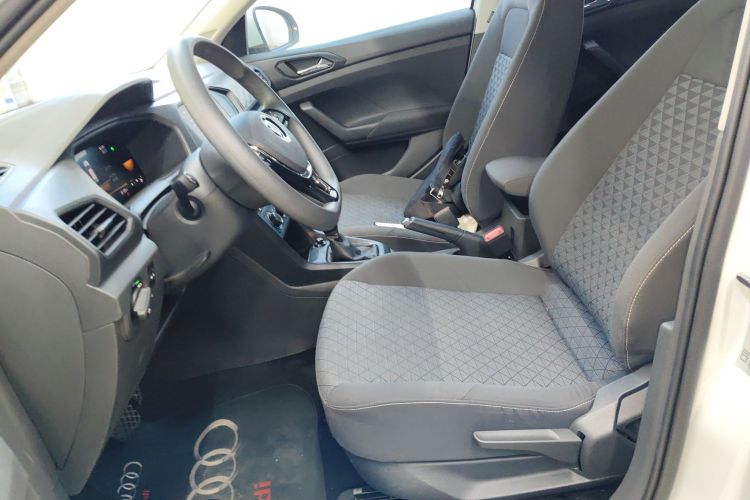 Volkswagen T-Cross 2023 #15 Volkswagen T-Cross 2023 car image #15