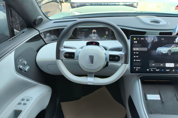 Avatr 11 2024 car image #15