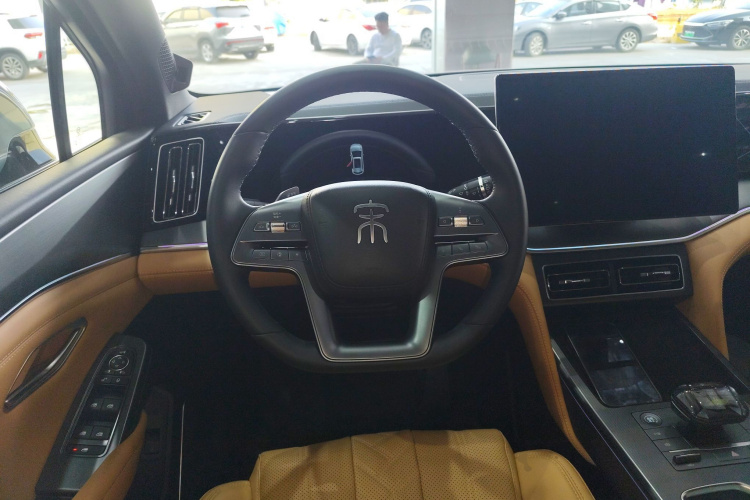 BYD SongL DM-i 2025 #15 BYD SongL DM-i 2025 car image #15