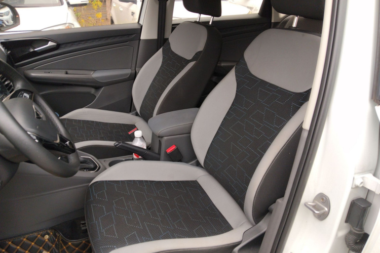 VS5 2019 car image #15