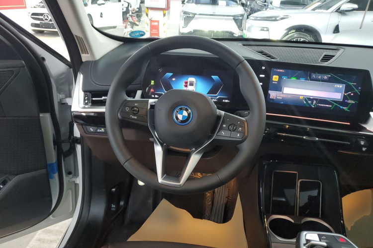 BMW iX1 2024 صورة سيارة #15