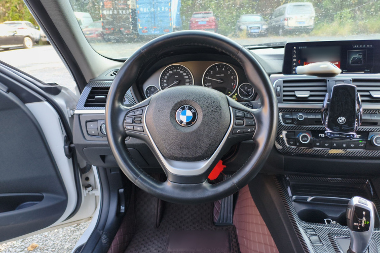 BMW 3 Series 2018 immagine di auto #15