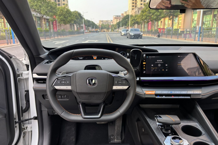 Changan UNI-V 2023 car image #15