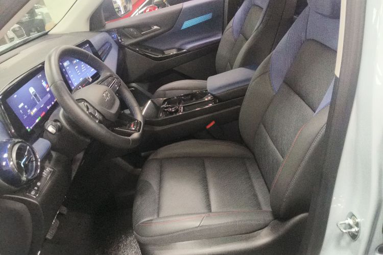 Chevrolet Equinox Plus 2025 car image #15