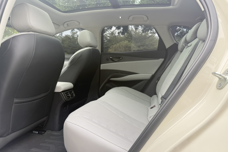 BYD Seal 06 DM-i 2025 #15 BYD Seal 06 DM-i 2025 immagine di auto #15