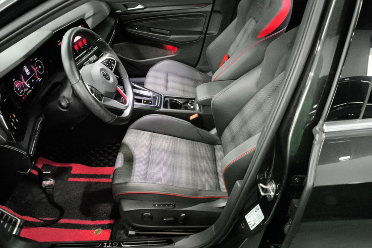 Volkswagen GolfGTI 2022 immagine di auto #15