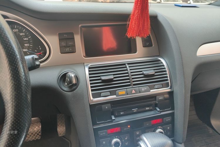 Audi Q7 2012 car image #15