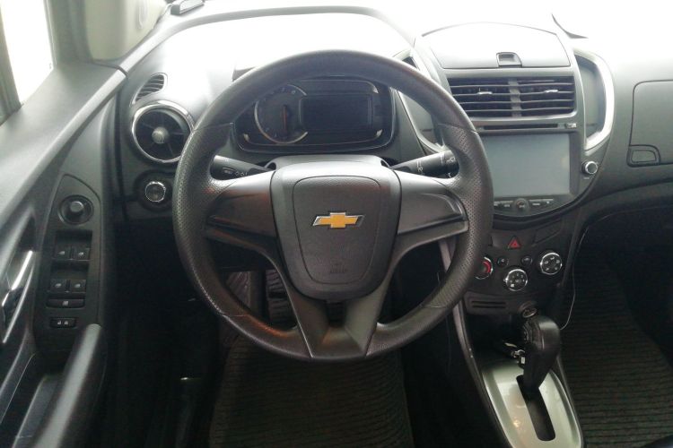 Chevrolet Tracker 2015 immagine di auto #15