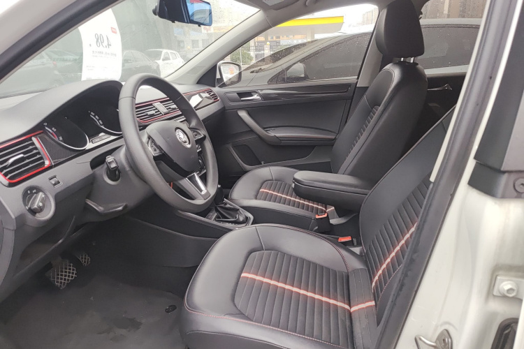 Skoda Rapid Spaceback 2021 car image #15