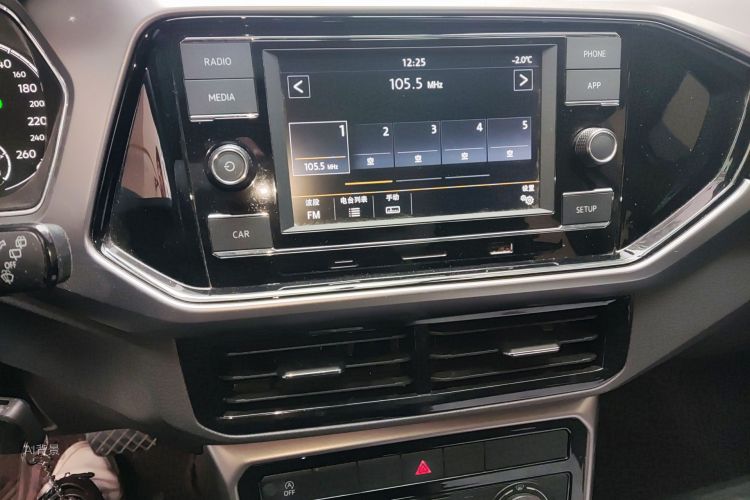 Volkswagen T-Cross 2020 car image #15