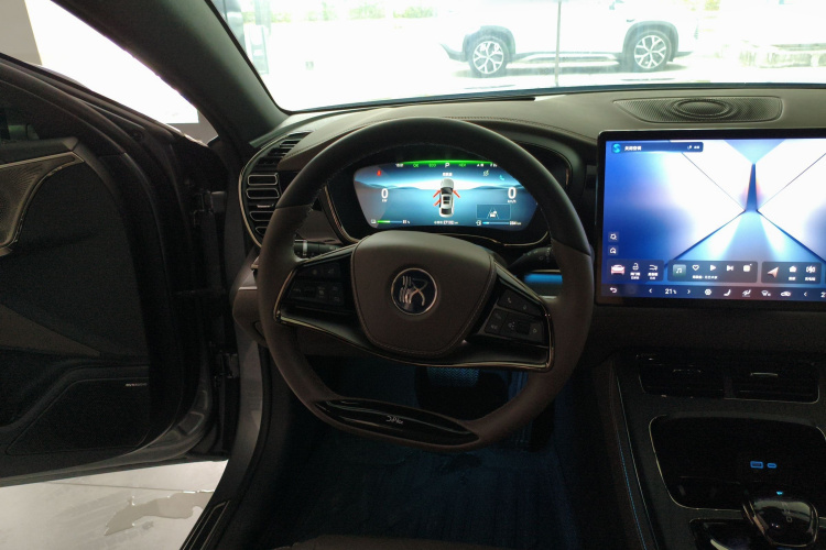 BYD Han 2024 car image #15