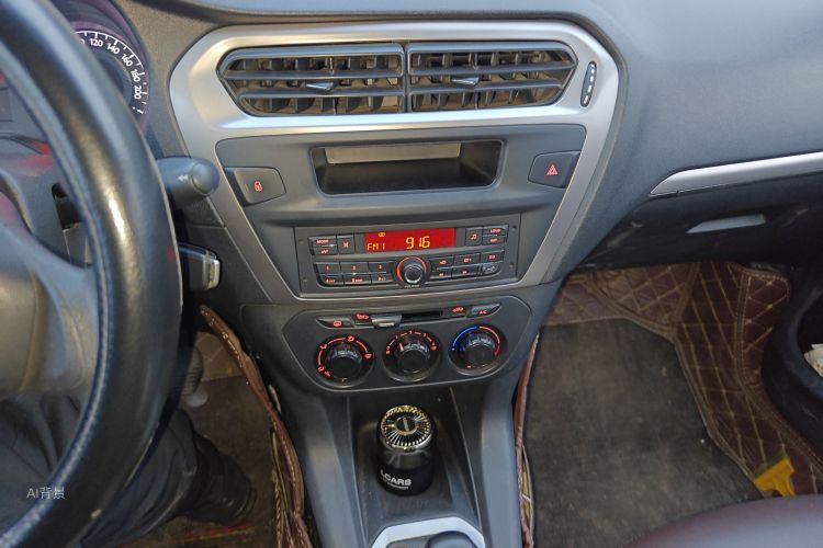 Peugeot 301 2016 car image #15