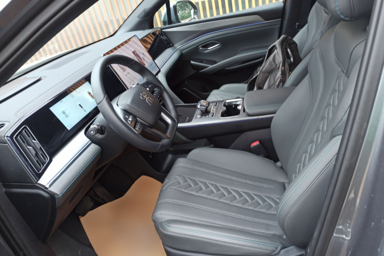 BYD SongL DM-i 2025 #15 BYD SongL DM-i 2025 car image #15