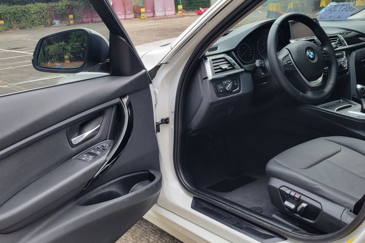 BMW 3 Series 2017 car image #15