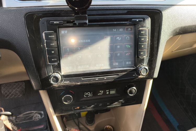 Skoda Rapid Spaceback 2014 car image #15