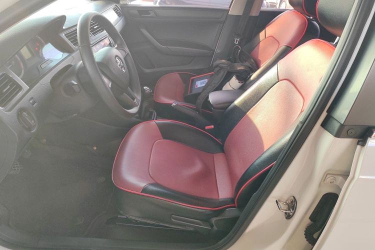 Skoda Rapid 2019 car image #15