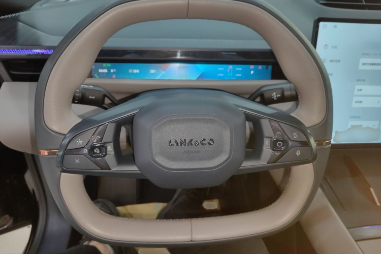 Lynk & Co 2024 #15 Lynk & Co 2024 car image #15