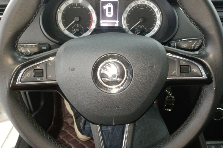Skoda Octavia 2018 car image #15