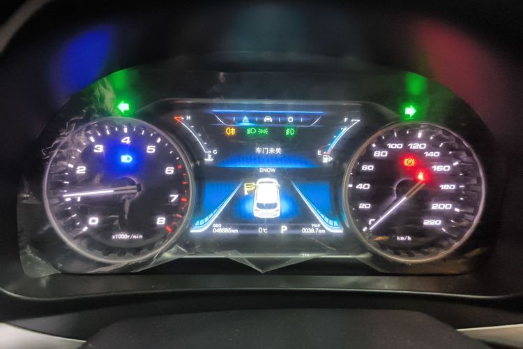 Forthing JOYEAR X5 2018 #15 Forthing JOYEAR X5 2018 car image #15