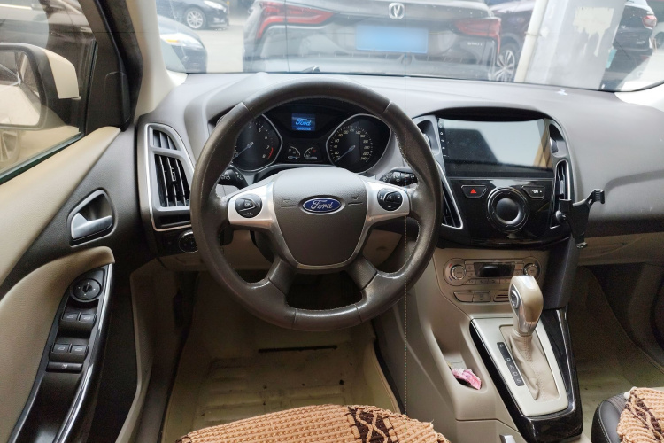 Ford Focus 2014 car image #15