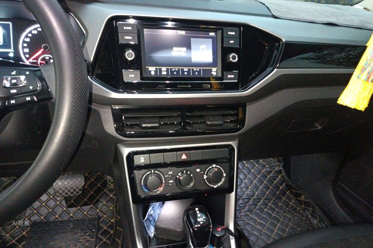 Volkswagen T-Cross 2020 car image #15