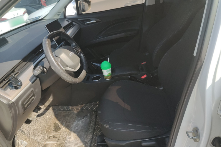 哪吒汽车 哪吒V 2020 汽车图片 #15