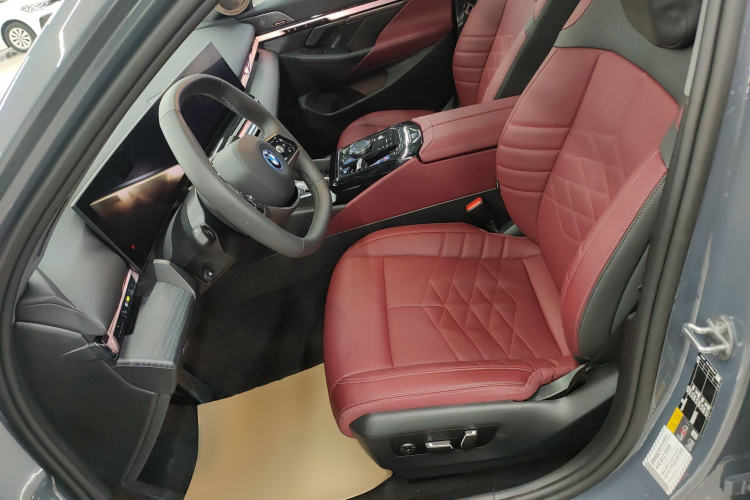 BMW i5 2025 car image #15