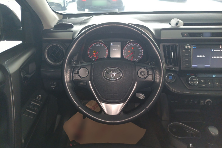 Toyota RAV4 2018 car image #15