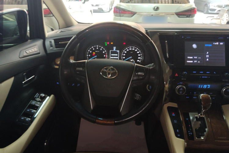 Toyota Alphard 2017 car image #15