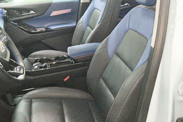 Chevrolet Equinox Plus 2025 #15 Chevrolet Equinox Plus 2025 car image #15