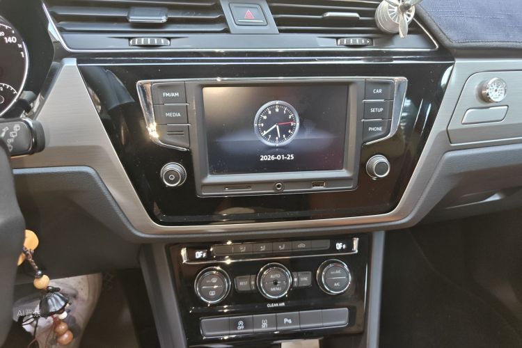 Volkswagen Touran 2017 #15 Volkswagen Touran 2017 car image #15