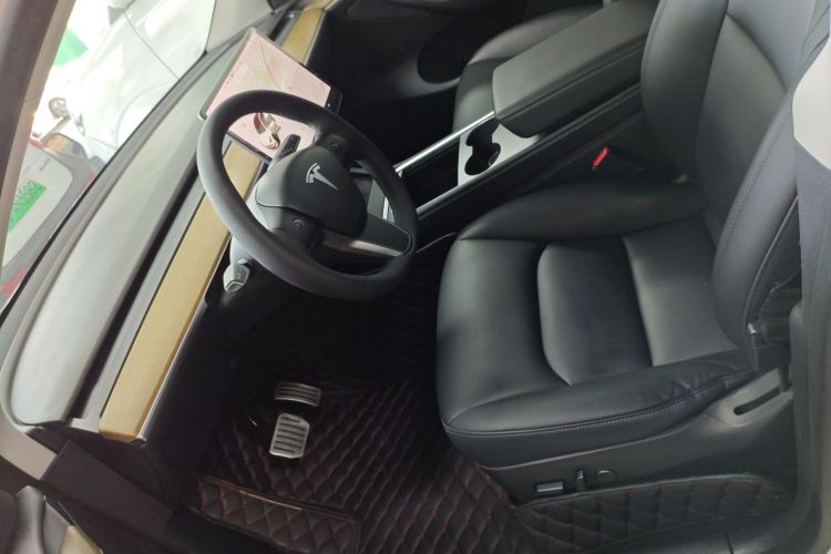 Tesla Model Y 2021 car image #15